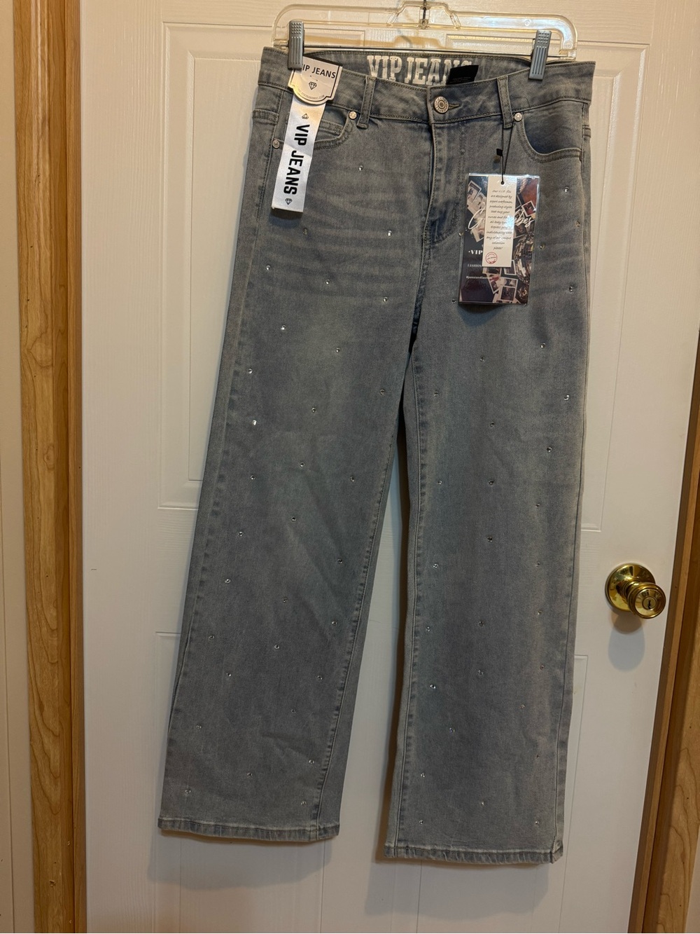 VIP Sz 11/30 Distressed Look Loose Jeans with Rhinestone Detail NWT😊😊